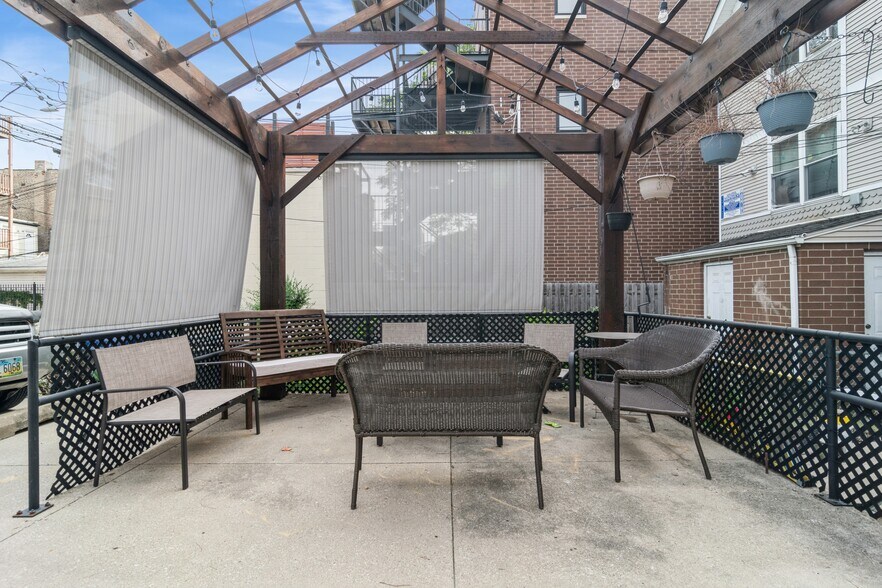 Building Photo - 1416 W Huron St