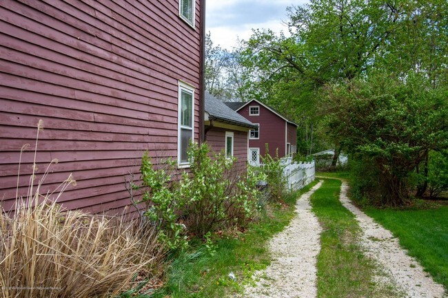 Building Photo - 905 Broad St