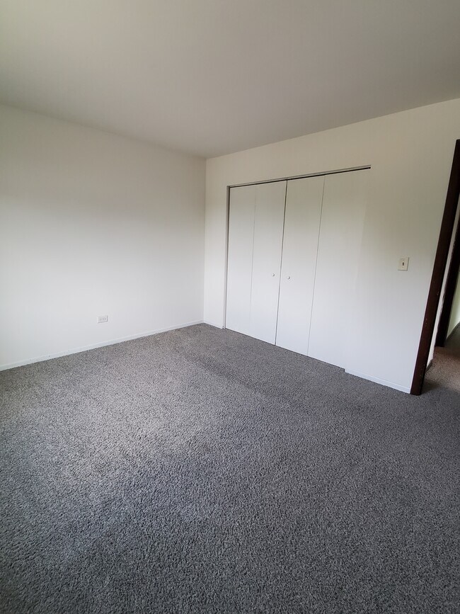 Big bedrooms - 1023 Shagbark Ct