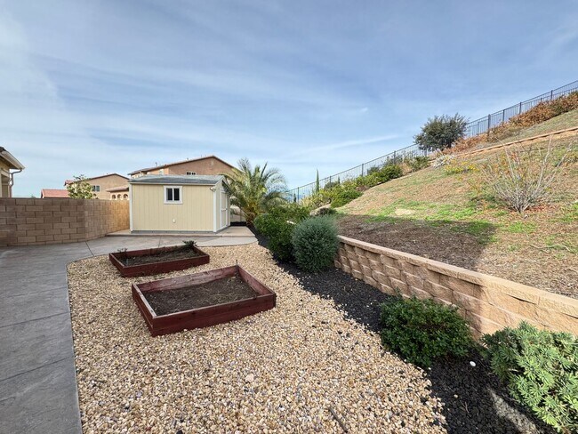 Building Photo - Beautiful 5Bd/3.5Ba Home in Cul-de-Sac in Riverside w/new Turf Back Yard and New Carpet!