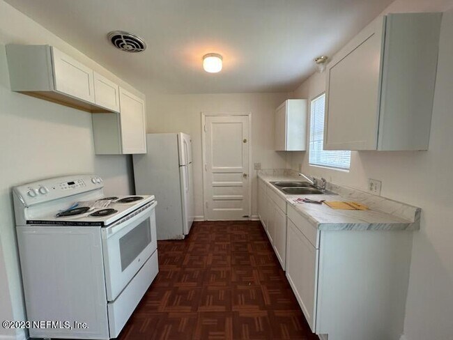 Building Photo - 3427 Rogero Rd