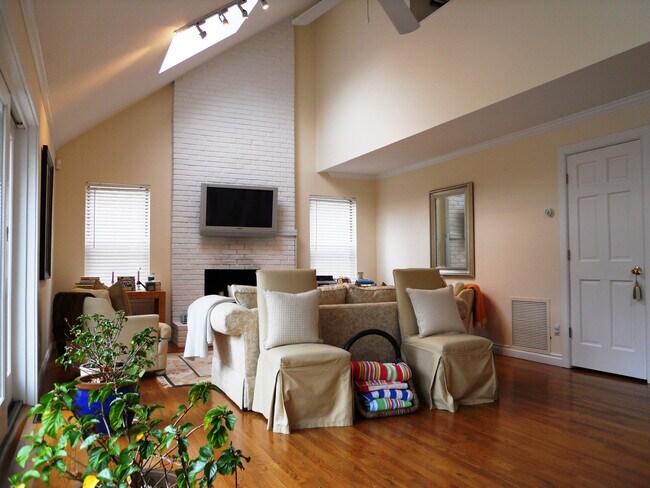 Building Photo - 3 Broad Wood Ct