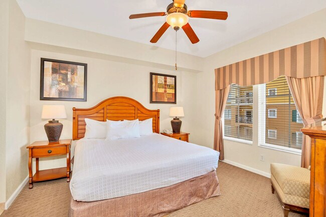 Building Photo - 8113 Resort Village Dr