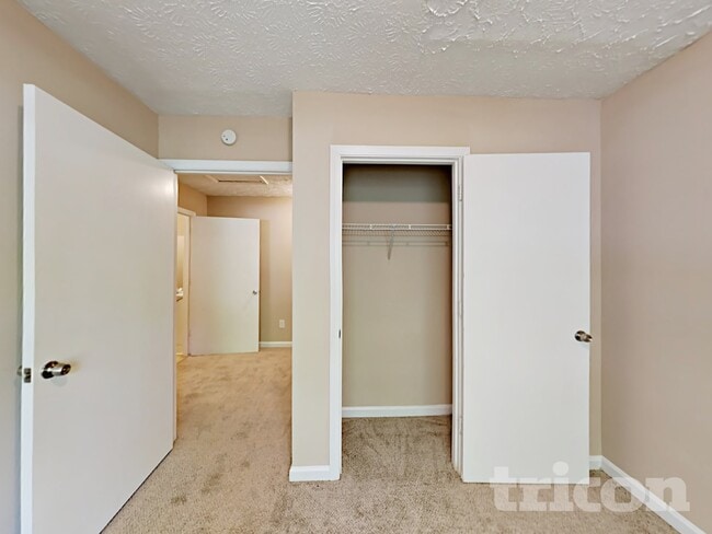 Building Photo - 2033 Pine Cone Dr SW