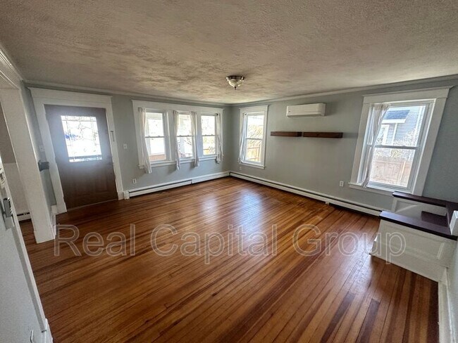 Building Photo - 376 Kenwood Ave