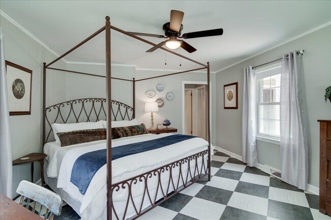 Building Photo - 452 Powderhouse Rd SE