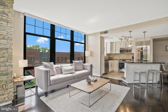 Building Photo - 1021 N Garfield St