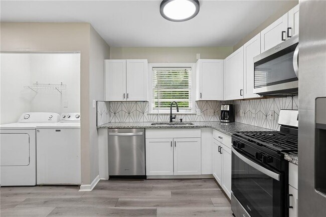 Building Photo - 6385 Lobelia Rd SW