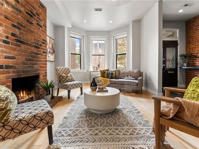 Building Photo - 3 Bedroom Townhome in Richmond