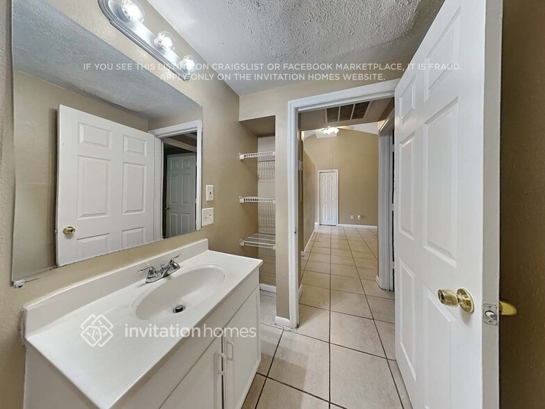 Building Photo - 10206 Vista Cove Ct