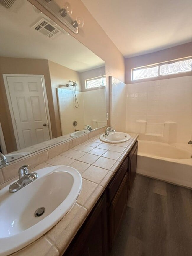 Building Photo - 5172 Dillingham Dr