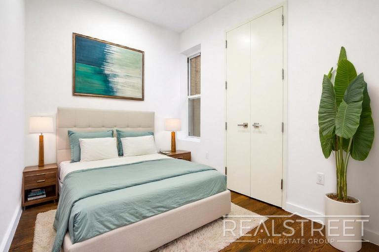 Building Photo - 3 BED 1.5 Bath in Bed Stuy