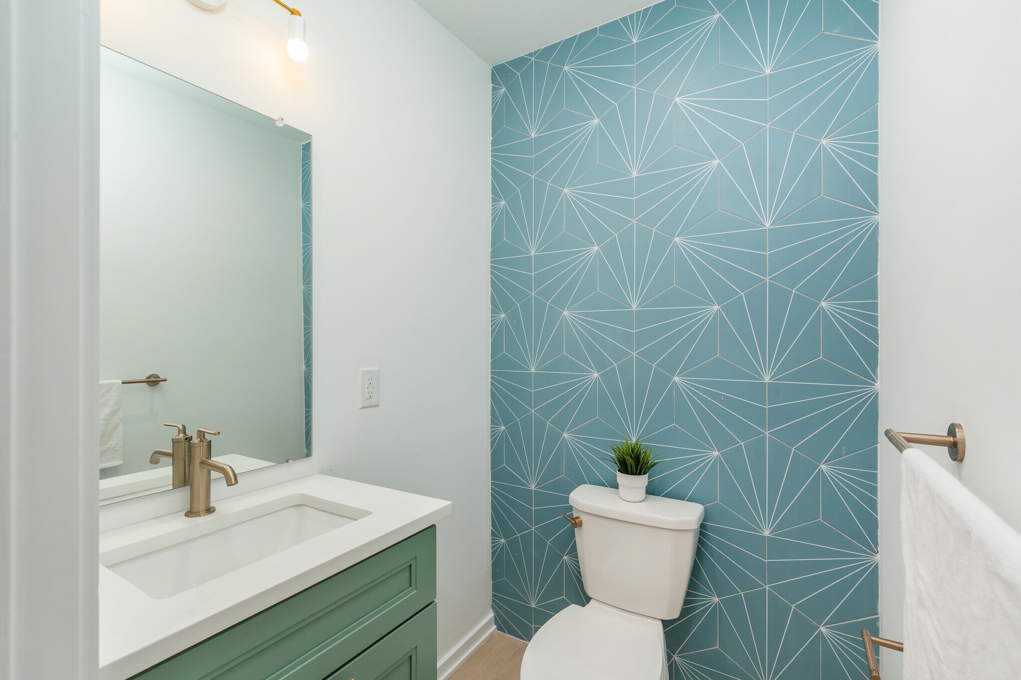 Building Photo - 1627 Fontain St