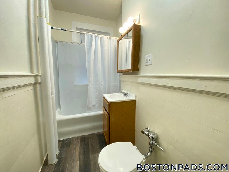 Building Photo - 1167 Boylston St