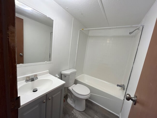 Building Photo - 115 Country Living Ln