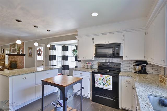 Building Photo - 2132 Sylvan Dr