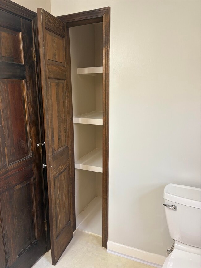 Building Photo - 290 Glen Ledge Rd