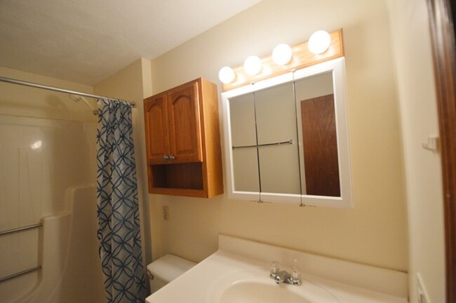 Building Photo - Holden: 2 Bed 1 Bath, Heat & Hot Water Inc...