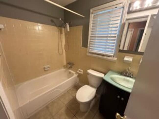 Building Photo - 3 Bed/1 Bath in Rosewood