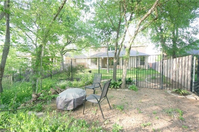 Building Photo - 1909 Manada Trail