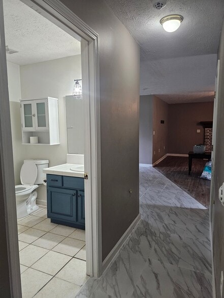 Building Photo - 442 Northwoods Dr