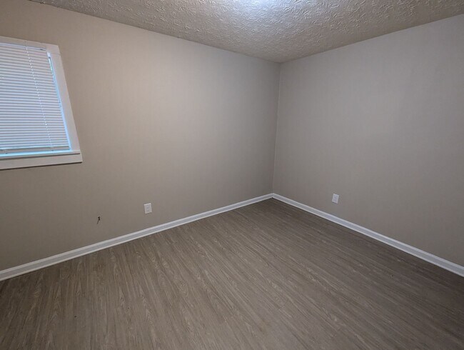 Building Photo - 240 Rustwood Dr