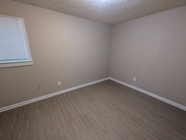 Building Photo - 240/242 Rustwood Dr