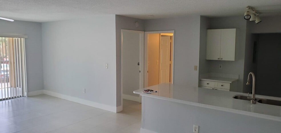 Building Photo - 1830 Florida Club Cir