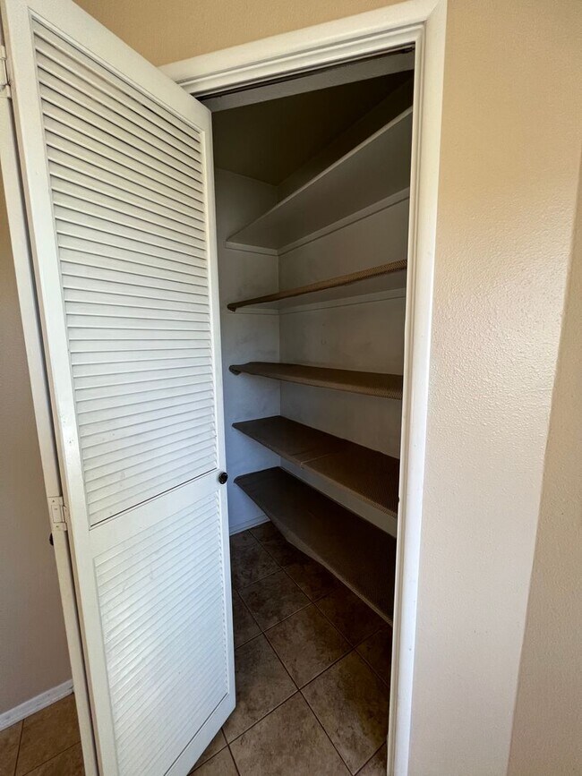 Building Photo - 3 bed, 3 bath single family home