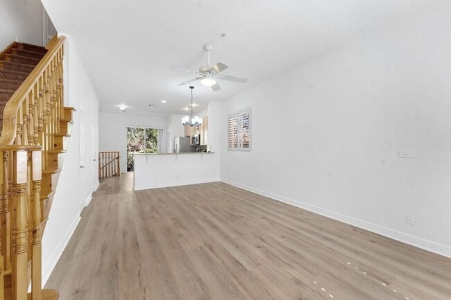 Building Photo - 2469 NE 14th St