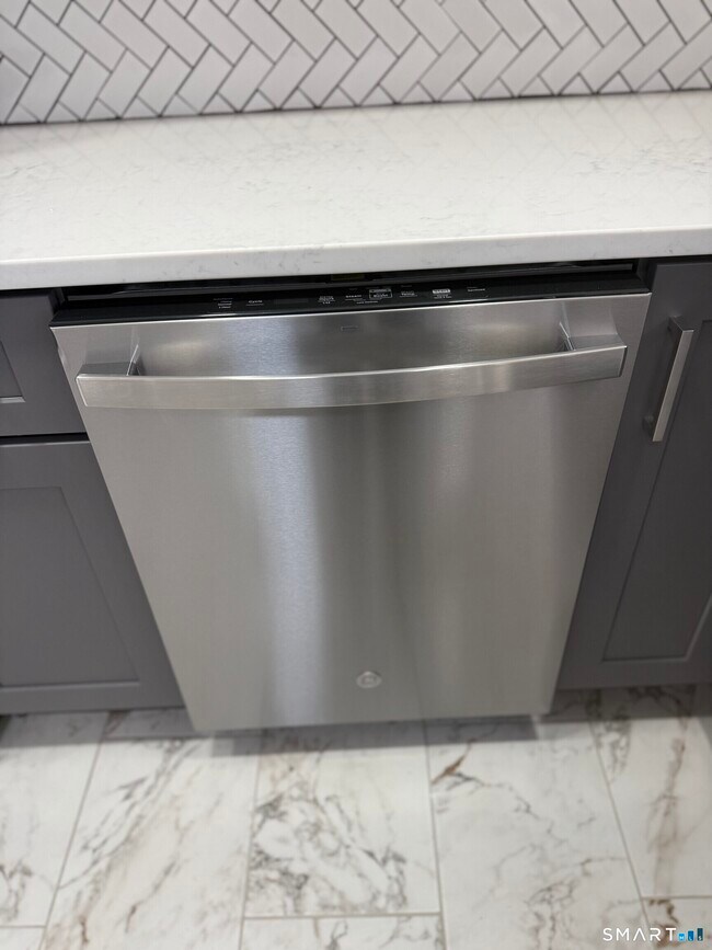 Building Photo - 8-10 S Broad St