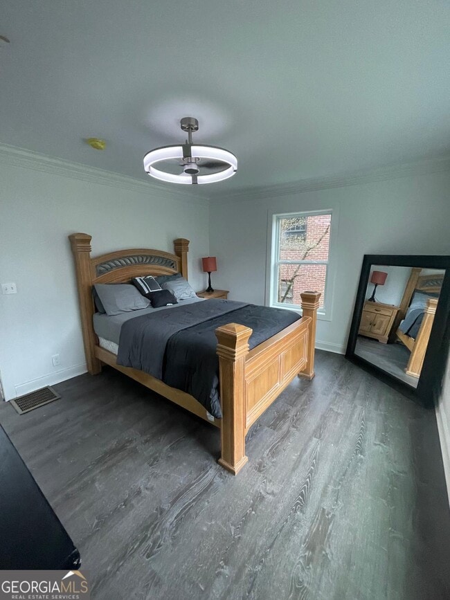 Building Photo - 1914 Montrose Dr