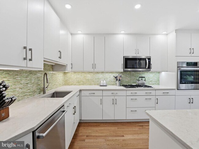 Building Photo - 405 Underhill Pl