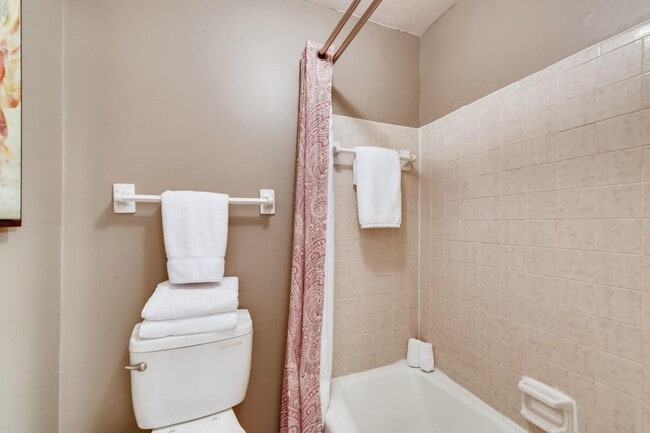 Building Photo - 3188 Hillsboro Pike