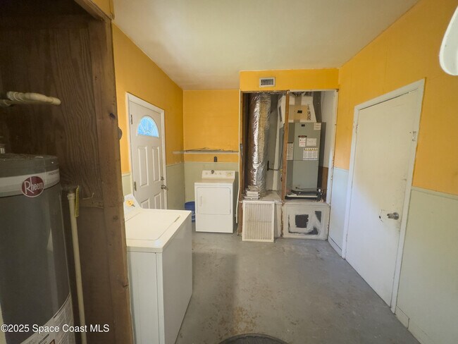 Building Photo - 728 Lund Ct
