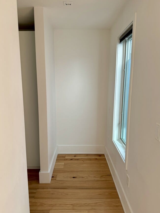 Building Photo - 32 E Court St