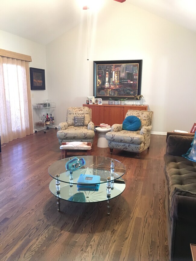 Building Photo - 705 Spring House Circle