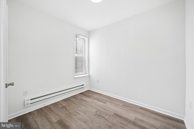 Building Photo - 462 E Cosgrove St