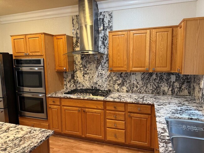 Building Photo - Modern 4 Bedroom w/ Loft Stonegate Area Vacaville *Star Rentals