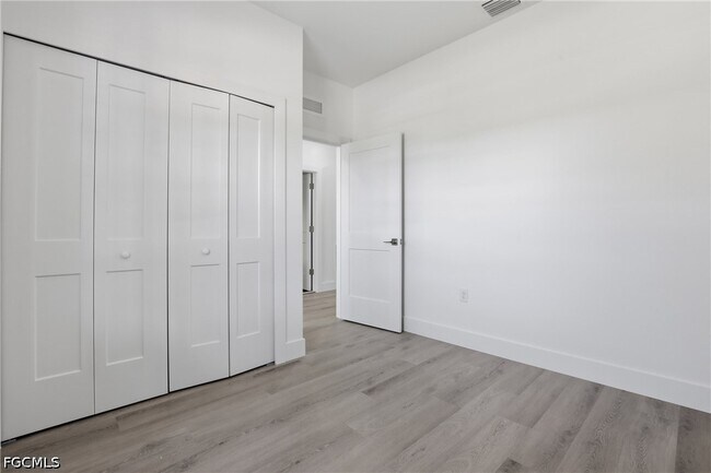 Building Photo - 721 Ivan Ave S