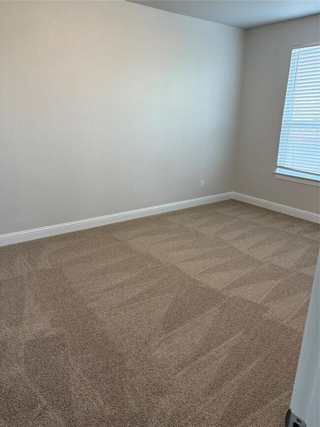 Building Photo - 105 Stone Cyn Dr