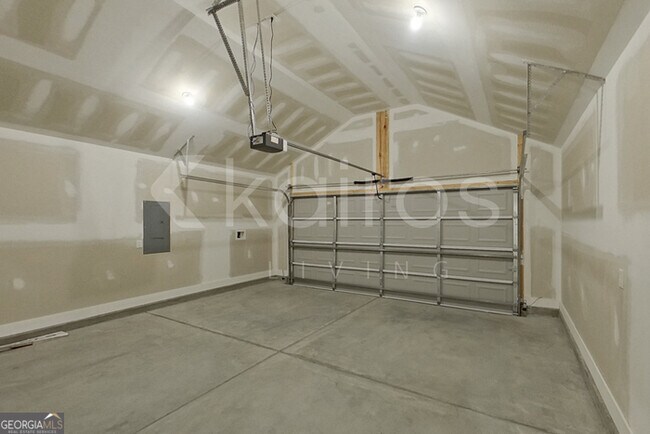 Building Photo - 137 Western Red Cedar Dr