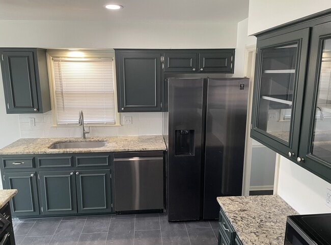 Building Photo - 4449 E 107th St