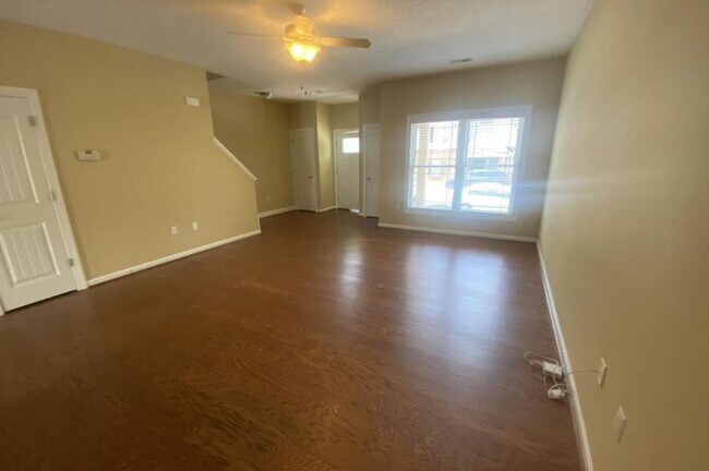 Building Photo - 3 Bedroom Townhouse in Cornerstone