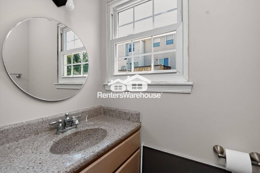 Building Photo - 16329 Taconic Cir