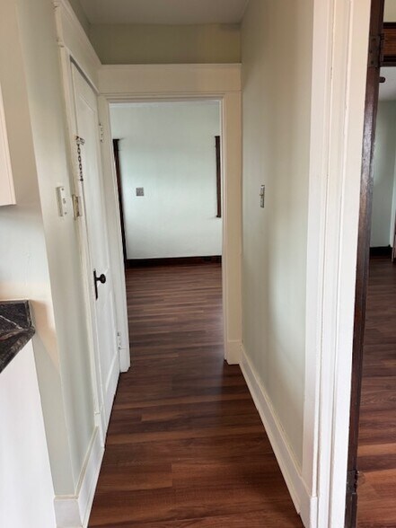 Building Photo - 1218 Lewis Ave