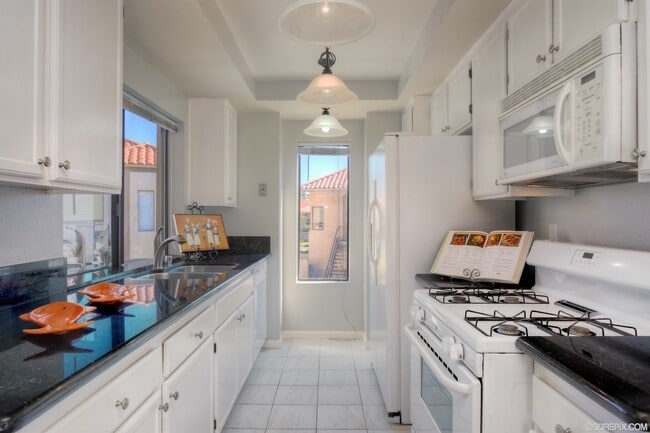 Building Photo - Upper level 2BR/2BA Condo for rent in Mira Mesa!