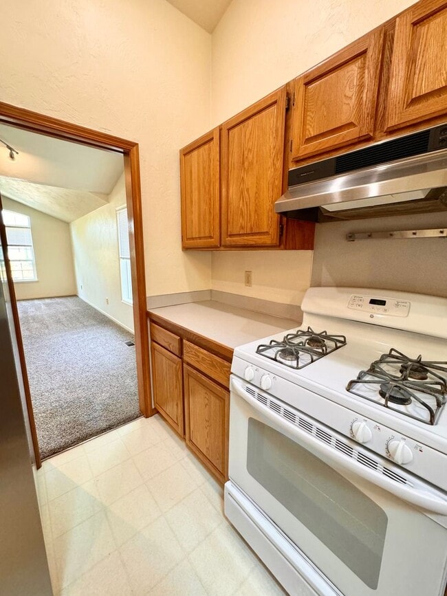 Building Photo - Gorgeous 3 Bed 2 Bath Home Near Shopping and Schools!
