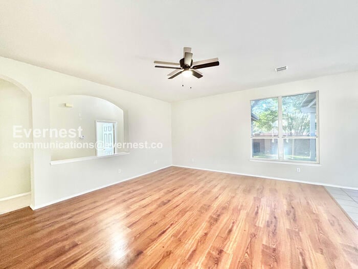 Building Photo - 233 Wagon Wheel Dr