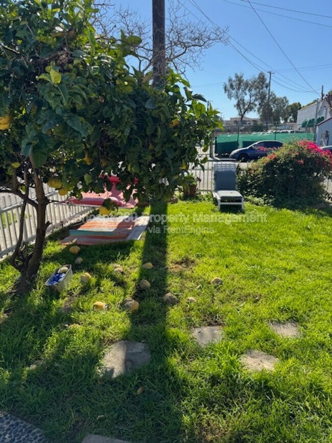 Building Photo - 3811 E 10th St